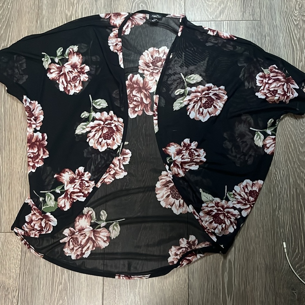Rue 21 Women’s small wrap
